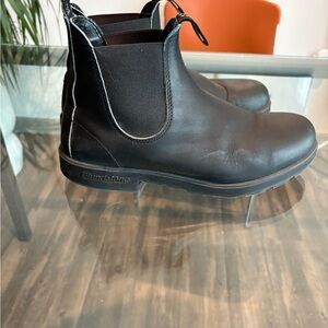 Blundstone Black Chelsea Boots with Elastic Panels